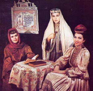 Девушки в старинных татарских национальных платьях
